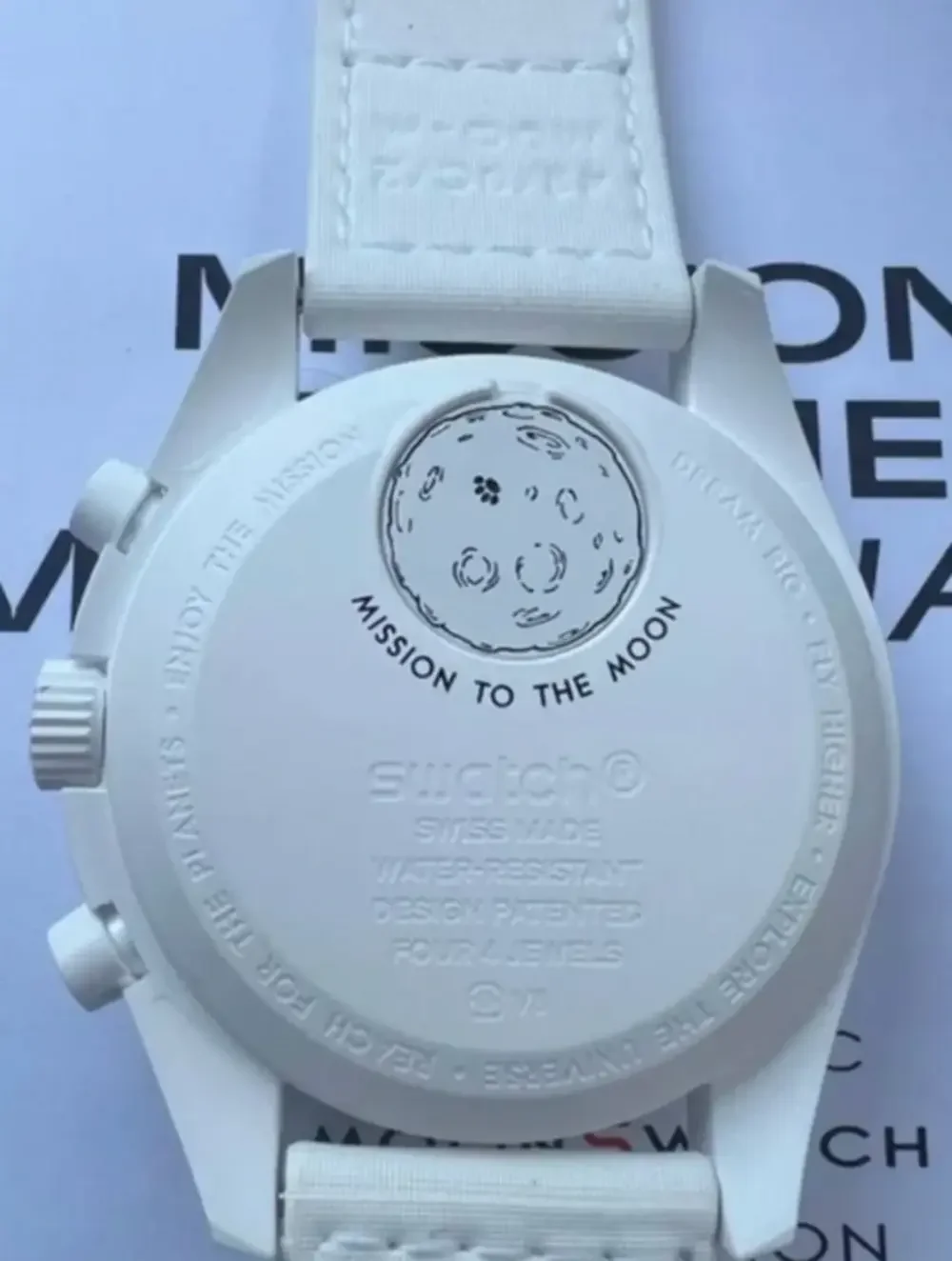 Omega x Swatch Mission to the Moonphase “Snoopy” bioceramic White